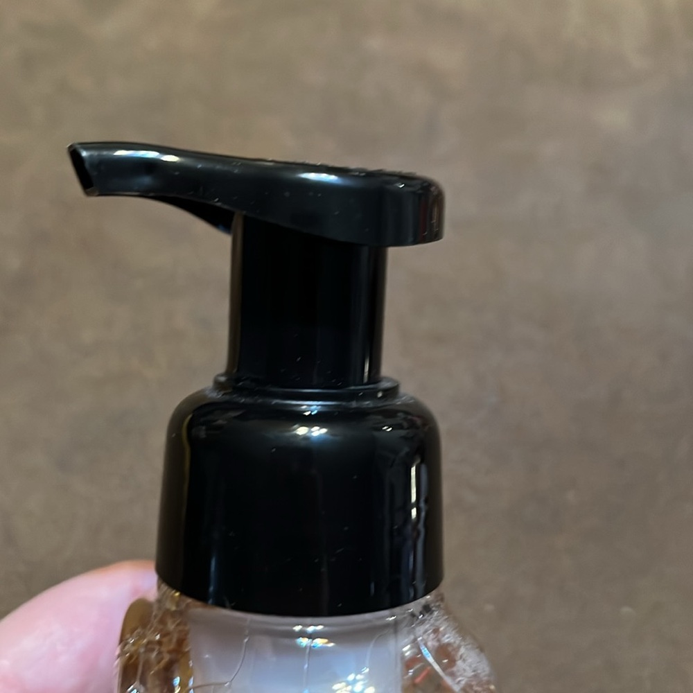 Bath & Body Works Vanilla Coconut Gentle Foaming Hand Soap - Picture 3 of 3